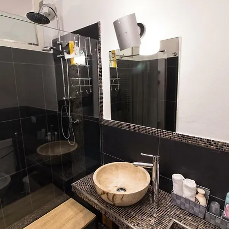 Pensión Loft & Espace Maison 1706 Orta 3*