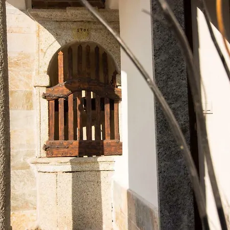 Pensión Loft & Espace Maison 1706 Orta 3*