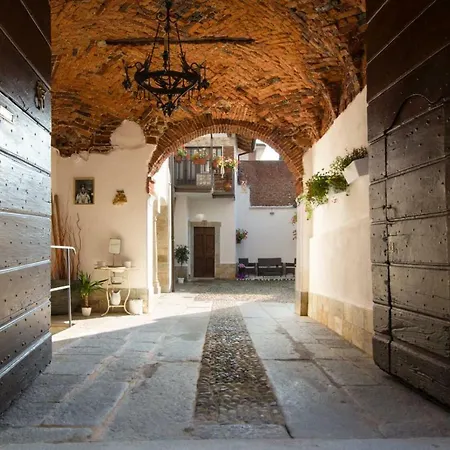 Loft & Espace Maison 1706 Orta Maison d'hôtes Borgomanero