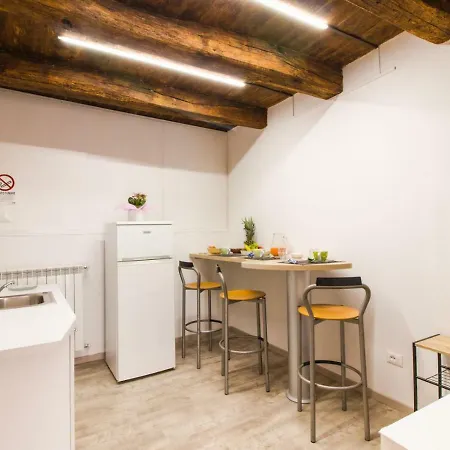 ゲストハウス Loft & Espace Maison 1706 Orta 3*